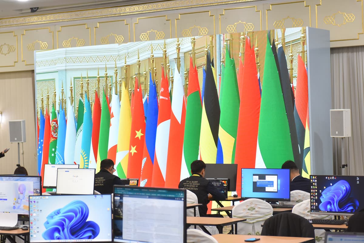 В Ашхабаде продолжает работу международный форум, приуроченный к 30-летию постоянного нейтралитета Туркменистана