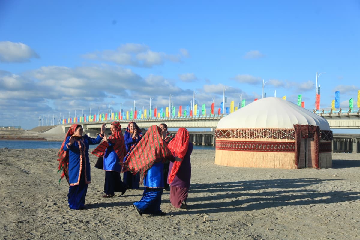 Türkmenistanyň Prezidenti Gazagystana sapar etdi we dostlukly ýurduň iň ýokary sylagyna mynasyp boldy Türkmenistan habarlar portaly Link: https://turkmenistaninfo.gov.tm/news/15698