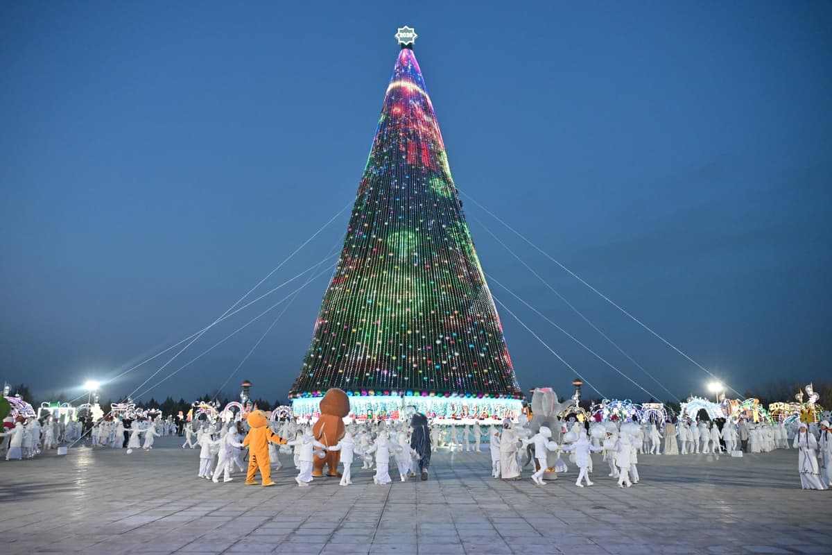 Предновогодняя праздничная атмосфера царит в столице и велаятах Туркменистана